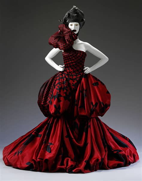 alexander mcqueen fashion.